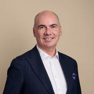 Coty, in the midst of transformation, assigns new roles to Jérôme Auvinet and Stéphane Delbos