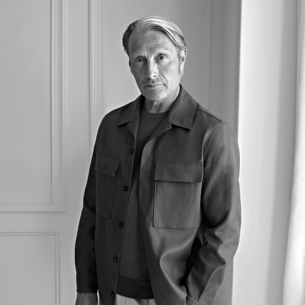 Mads Mikkelsen wears a ZEGNA Oasi Linen vicuna overshirt